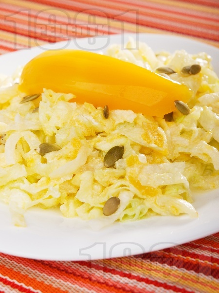 Салата айсбер с манго, лимонов сок и готварска сметана - снимка на рецептата